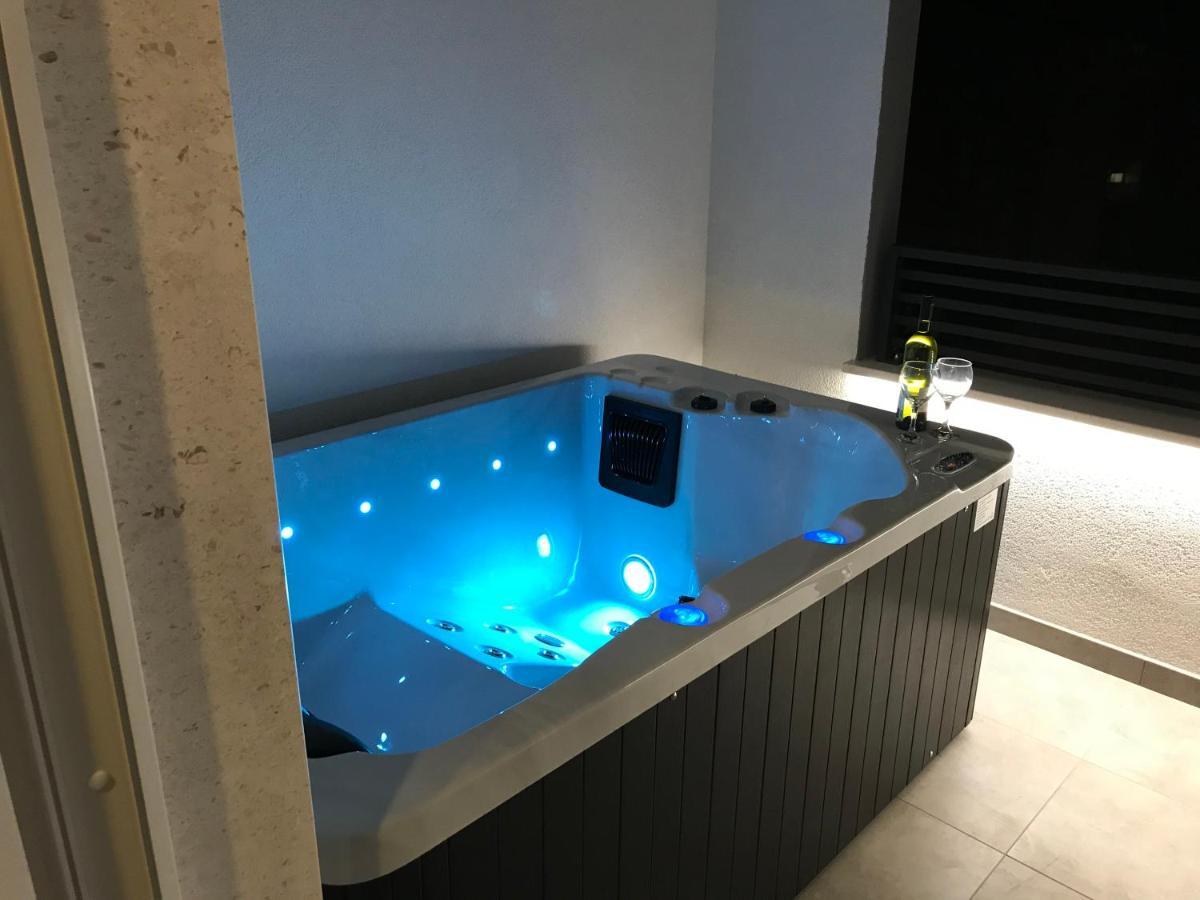 Apartments Tonkita With Jacuzzi 马卡尔斯卡 外观 照片