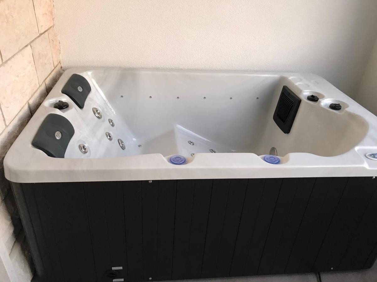 Apartments Tonkita With Jacuzzi 马卡尔斯卡 外观 照片